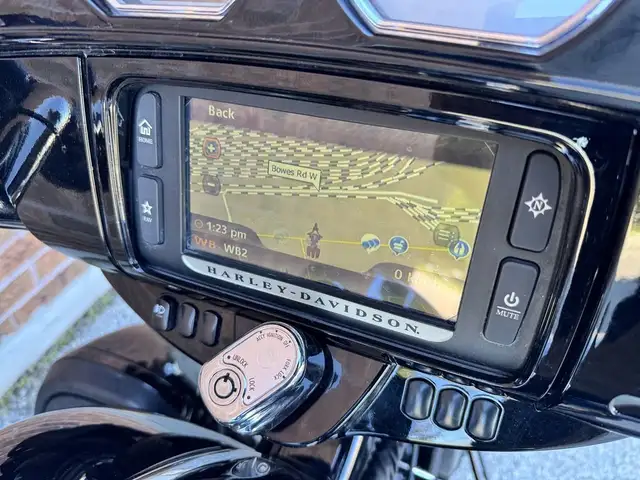 2017 Harley-Davidson Street Glide Special **SCREAMIN' EAGLE PIPE in Sport Touring in Markham / York Region - Image 18