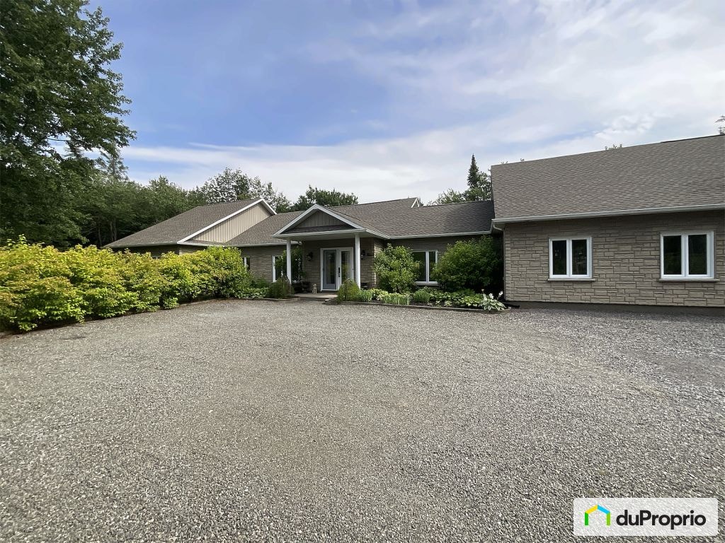 $980,000 - Intergenerational for sale in Ste-Catherine-de-la-JC — photo 2