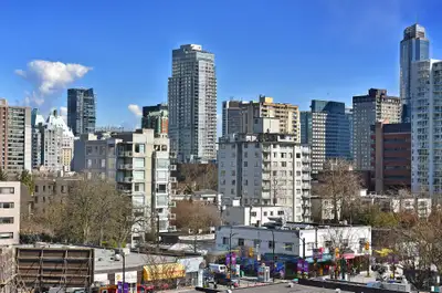 Situated in the West End's vibrant Davie Village, Hendry House offers an outdoor pool, a gym, and st...
