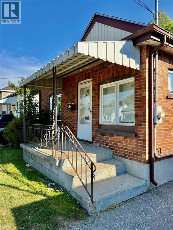 311 MARLBOROUGH Street Brantford, Ontario 3