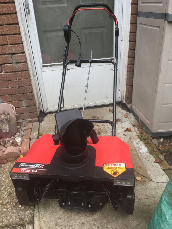 Benchmark 22" wide, 15A electric snowblower Snowblowers Ottawa Kijiji