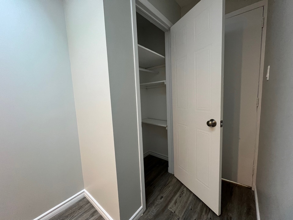 Luxury 1 BR in Downtown Guelph - In-Suite Laundry & Parking 5