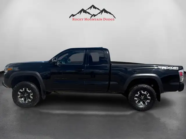 ONE OWNER 2023 TOYOTA TACOMA QUADCAB  SPORT 4X4