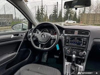 Experience the agile handling and efficient performance of the 2020 Volkswagen Golf Comfortline. Thi... (image 8)