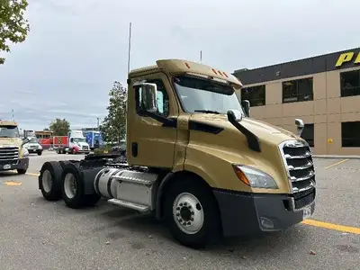 2019 FREIGHTLINER T11664ST;Heavy Duty Trucks - CONVENTIONAL W/O SLEEPER MANAGERS SPECIAL Penske Loca...