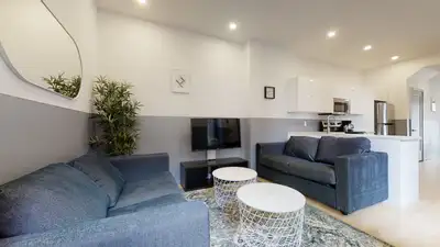 Room for rent in this magnificent 4-bedroom apartment that is fully renovated and located in the hea...