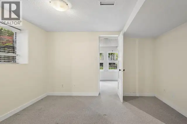 Ground level 3229 W 11TH AVENUE Vancouver, British Columbia in Long Term Rentals in Vancouver - Image 9
