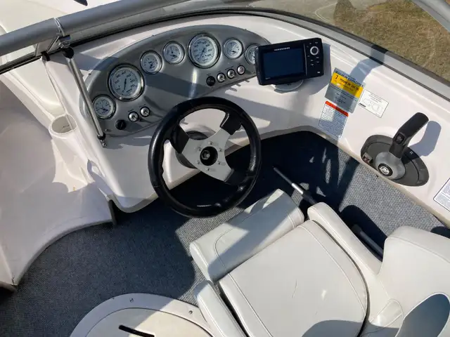 2007 Tahoe Q4, Mercruiser 4.3L and Trailer in Powerboats & Motorboats in Oshawa / Durham Region - Image 8