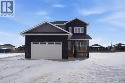 Welcome to 442 Kinloch Crescent — a beautiful two-storey home in the family-friendly Parkridge neigh...