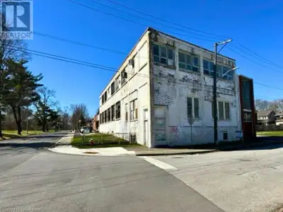Solid block building with reinforced concrete floors, Zoned R2 (mixed use) and ready for a conversio...