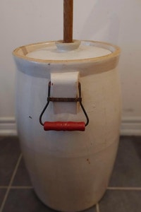 Primitive Butter Churn Blue Crown Stoneware 6 Gal,W Lid & Dasher City of Toronto Toronto (GTA) Preview
