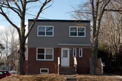 Available Now!- Tastefully renovated 1 Bedroom Apartment at 220 Prince Arthur Avenue! . Includes fri...