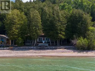 Lakefront Log Cabin in Port Albert along the shores of Lake Huron within a short drive to Goderich o...