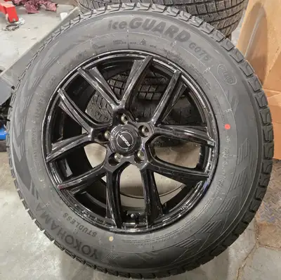 4 new Yokohama IceGUARD G075 235/65R17 108T XL tires prebuilt on 17" Fast rims (17x7 5x114.3 35 66.1...