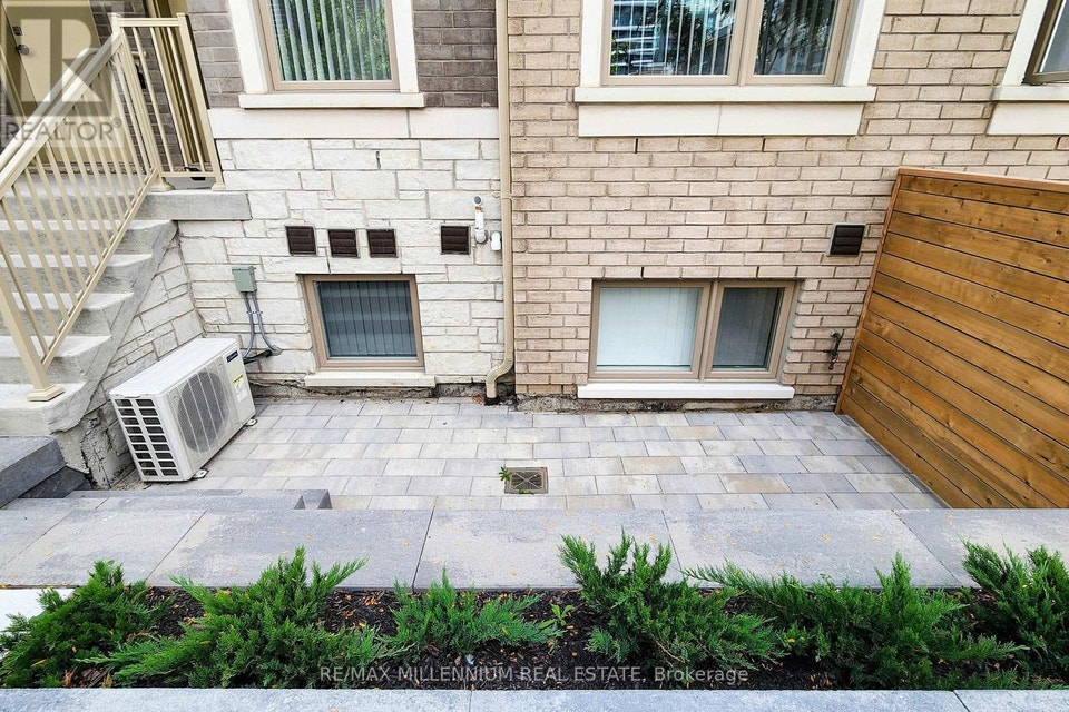 TH 350 - 100 HONEYCRISP CRESCENT Vaughan (Vaughan Corporate Cent 4