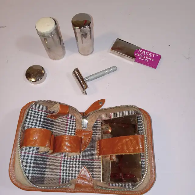 Vintage Travel Shaving Toiletry Set Blades Razor Made in Germany in Other in Belleville - Image 3