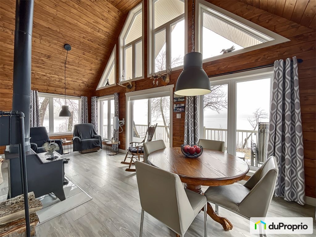 $250,000 - Cottage for sale in Témiscouata-sur-le-Lac — photo 1