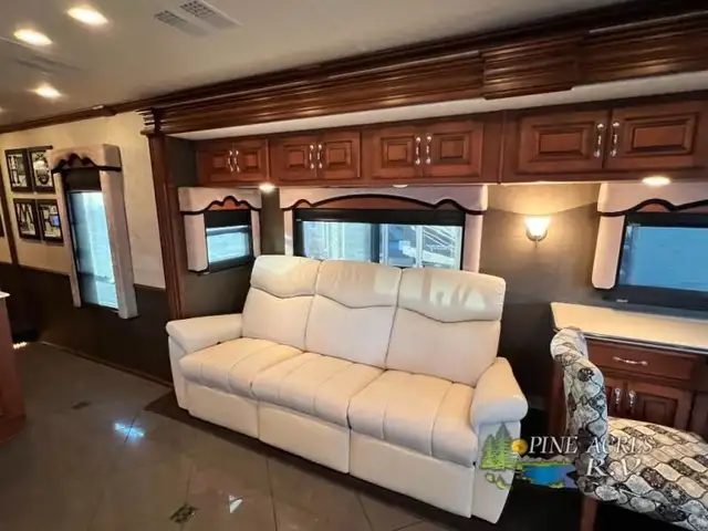 2013 Fleetwood RV Discovery 40X Diesel 057,684 Miles in RVs & Motorhomes in Moncton - Image 22