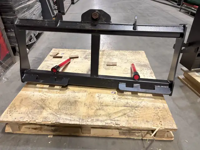 NEW SKID STEER 3 PRONG BALE SPEAR ATTACHMENT SSBF49 in Other Business & Industrial in Winnipeg - Image 4