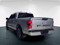 Experience the renowned 2022 Ford F-150 XLT 4x4 SuperCrew in a striking Silver finish, built for bot... (image 5)