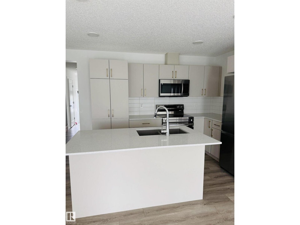 #4 905 172 ST SW Edmonton, Alberta 4