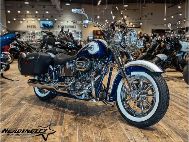 2014 Harley-Davidson CVO Softail Deluxe // Candy Cobalt and Whit in Street, Cruisers & Choppers in Winnipeg - Image 2