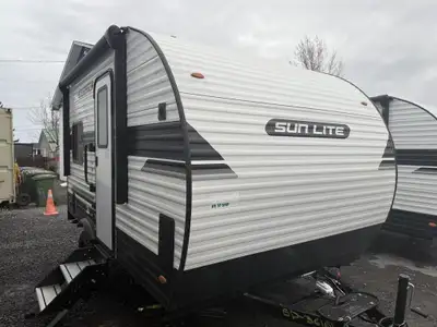 2026 Sunset Park RV Sunlite TH 14TH Sunlite 14TH — Mini Toy Hauler, Maxi Aventure! Caractéristiques...