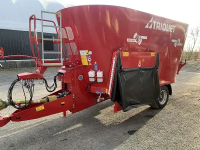 2024 TRIOLIET SOLOMIX 2 1600 ZK TMR FEED MIXER STOCK # A064669 TWIN AUGER 570 CUBIC FEET CAPACITY SI...