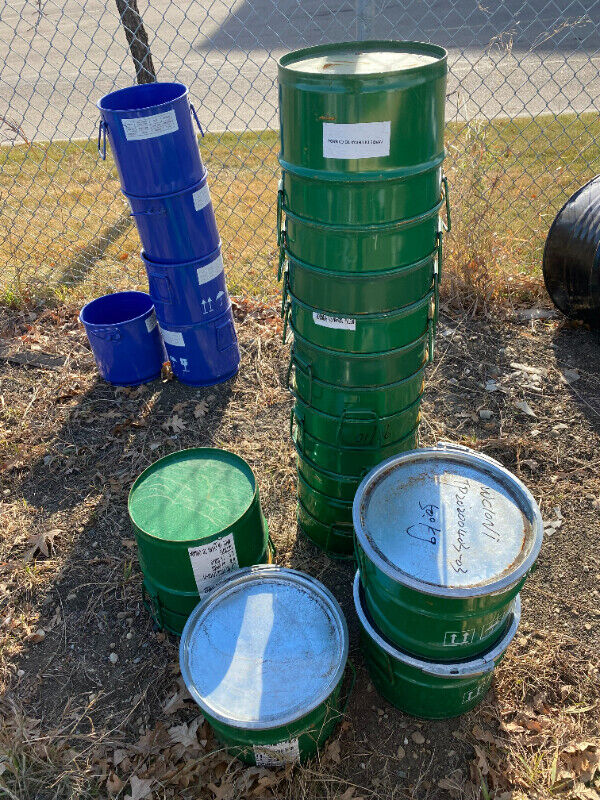 100 X Steel. 2.5 Gals. Drums, Lockable, Removable lid. Fishing