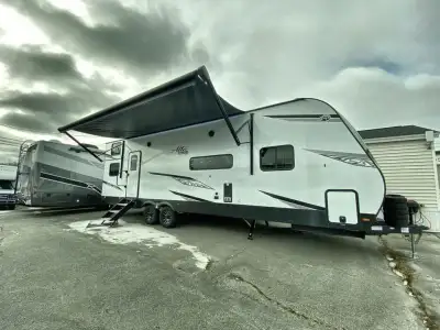 EAST TO WEST Alta Xtreme travel trailer 3100KXT highlights: King Bed Office Area 19.2 Cu. Ft. 12V Re...