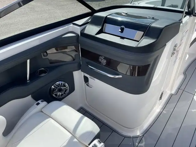 2023 Chaparral 26 Surf - BOAT SHOW SEASON SALE! in Powerboats & Motorboats in Saskatoon - Image 17