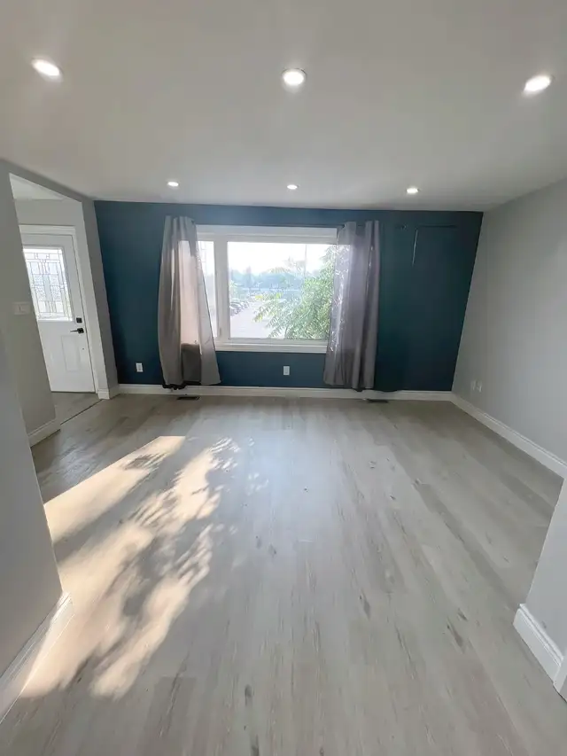 2 Bed, 1 Bath, with Backyard and Storage in Long Term Rentals in Oshawa / Durham Region - Image 4