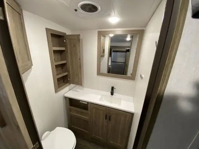 2025 Winnebago Vista 33K in RVs & Motorhomes in Abbotsford - Image 28