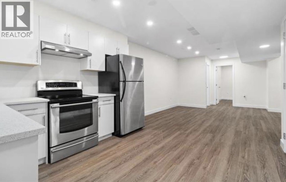 Suite 10321 243 ST Maple Ridge, British Columbia 3