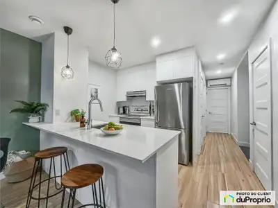 Condo 1 chambre de 581 pi² au coeur de la Petite-Italie, construction 2018. Plan efficace et lumineu...