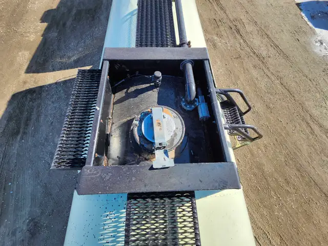 2004 Advance 51,400 L Super B-Train Insulated 406 Tank Trailer in Heavy Equipment in Delta/Surrey/Langley - Image 45