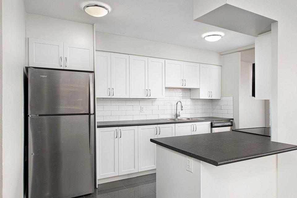 2 Bedroom Apartment for Rent - 79 Thorncliffe Park Dr 4