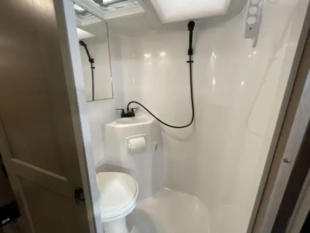 2025 Adventurer Manufacturing Inc. Adventurer 89RBS in Travel Trailers & Campers in St. Albert - Image 18