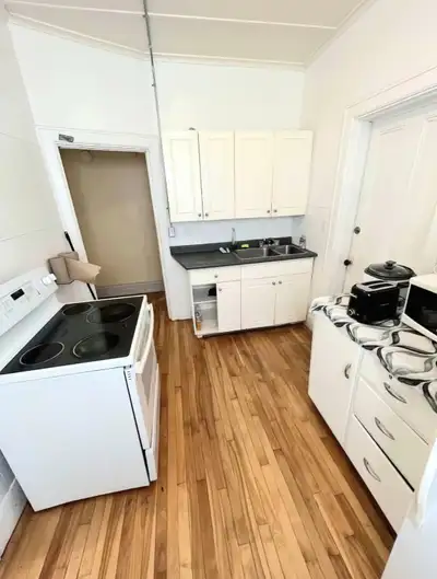 Room for Rent – 70 Brunswick Dr, Apt 2, Room 3