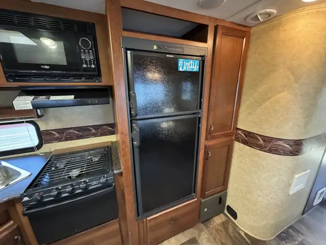 2013 ,Forest River,Lacrosse 318BHS in Travel Trailers & Campers in Kamloops - Image 14