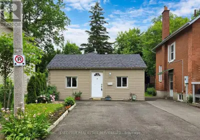 Welcome to 89 John Street, Brampton a charming bungalow situated in the lively heart of downtown Bra...