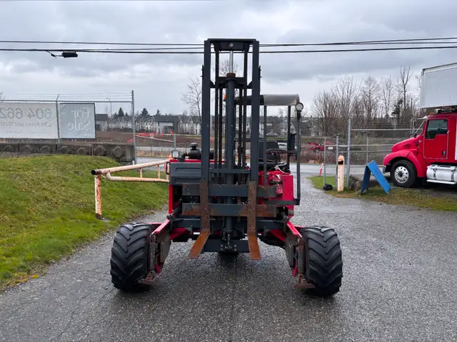 2004 Moffett Forklift 12' mast in Heavy Equipment in Abbotsford - Image 3