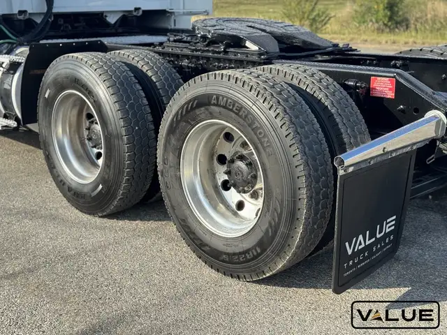 2022 Volvo VNL760 D13 | 455HP | 2.79 RATIO | I-SHIFT in Heavy Trucks in Calgary - Image 11