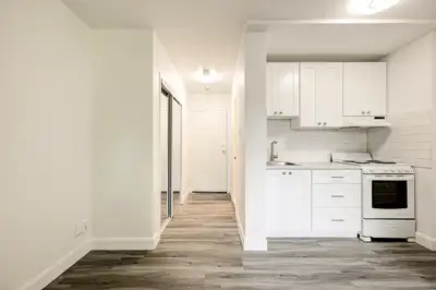 Prestigious high-rise in the heart of downtown Montreal, near McGill University, St-Laurent Street a...