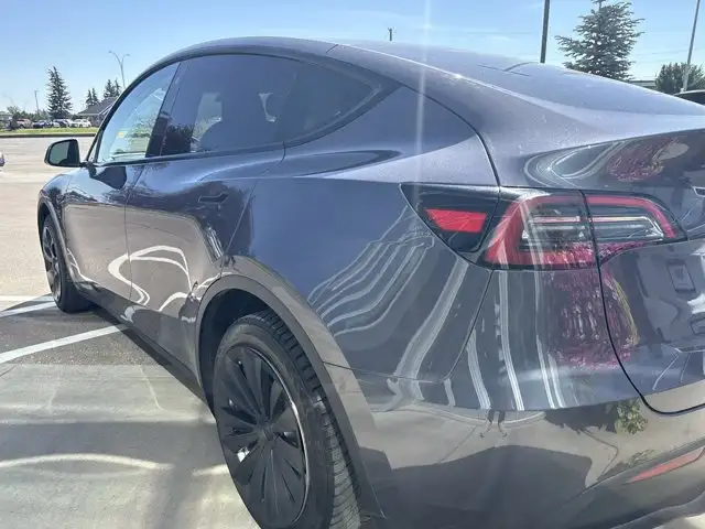 2023 Tesla Model Y Base560187802376611845
