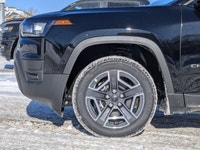 This Jeep Cherokee has a durable Intercooled Turbo Gas/Electric I-4 1.6 L/98 engine powering this Va... (image 8)