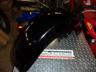 sonic cycle has a 2002-2006 suzuki c-50t boulevard front fender nice shape few small marks on the fr...