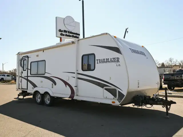 2010 Trailblazer T240S in Travel Trailers & Campers in St. Albert - Image 2
