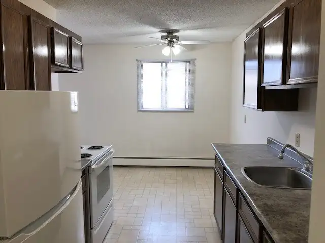 Bachelor suite available now! $250 off of the first months rent!63672036794497124