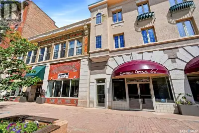 Welcome to 403-1839 Scarth Street, a spacious top-floor condo located in the heart of Regina’s vibra...